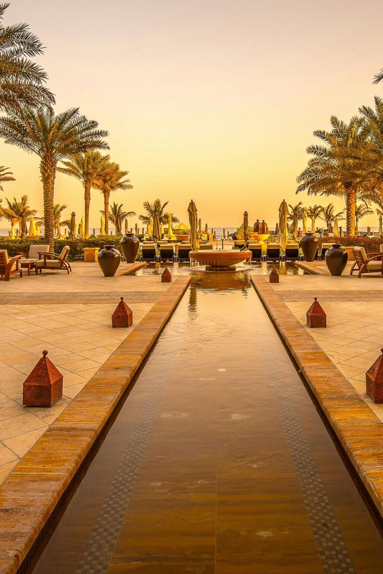 Ajman Saray, A Luxury Collection Resort, Ajman Exterior photo The Palace Downtown Dubai