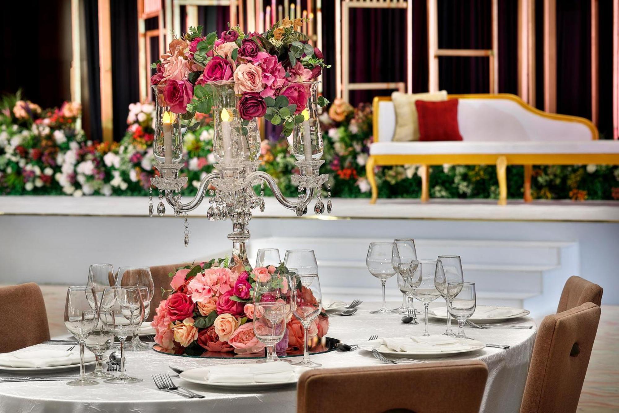 Ajman Saray, A Luxury Collection Resort, Ajman Exterior photo A table set for a wedding reception