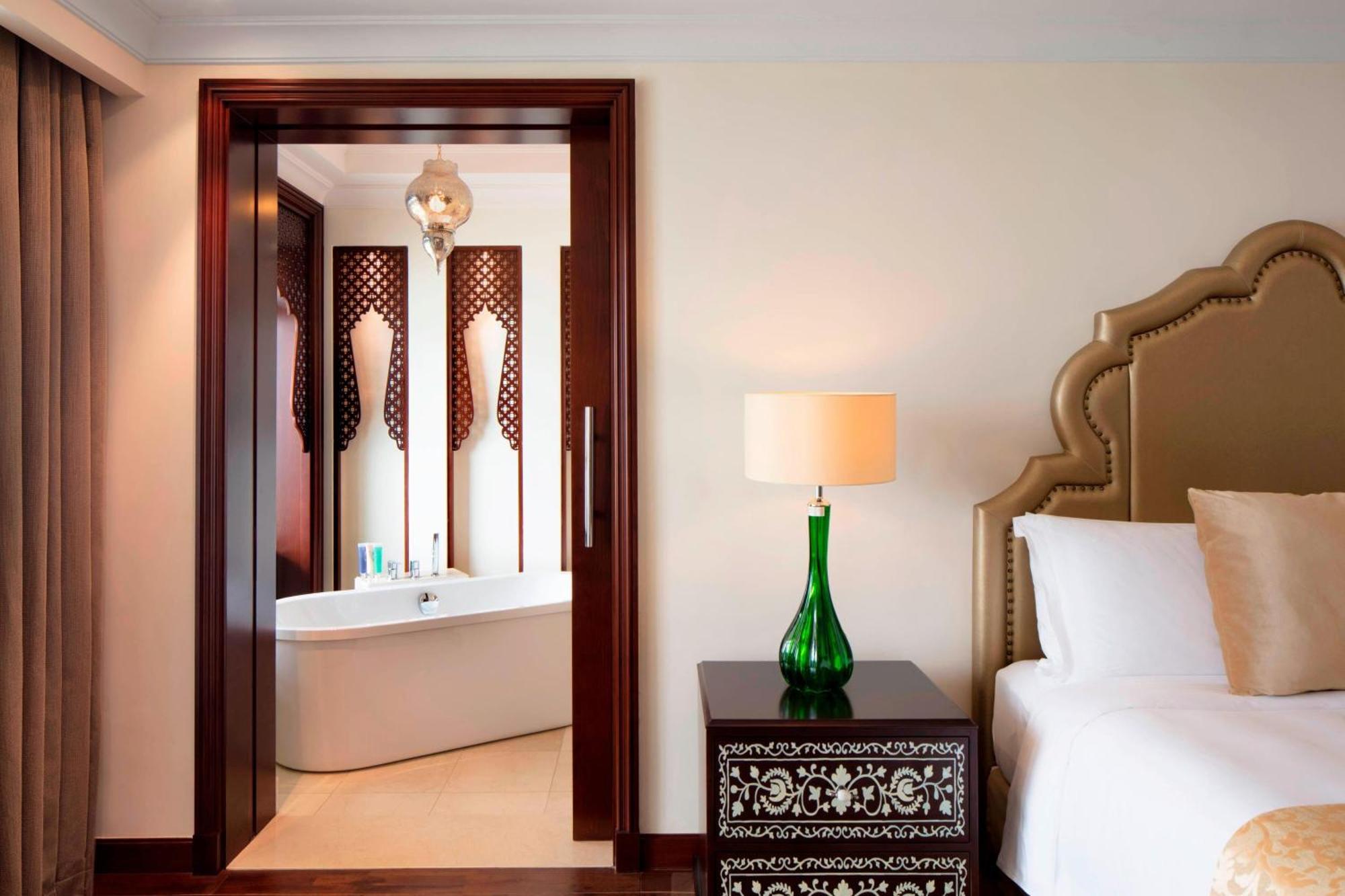 Ajman Saray, A Luxury Collection Resort, Ajman Exterior photo A bedroom at the Taj Mahal Palace