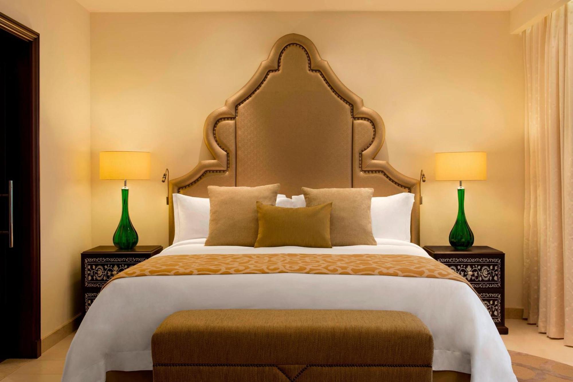 Ajman Saray, A Luxury Collection Resort, Ajman Exterior photo A bedroom at the Ritz-Carlton, DIFC