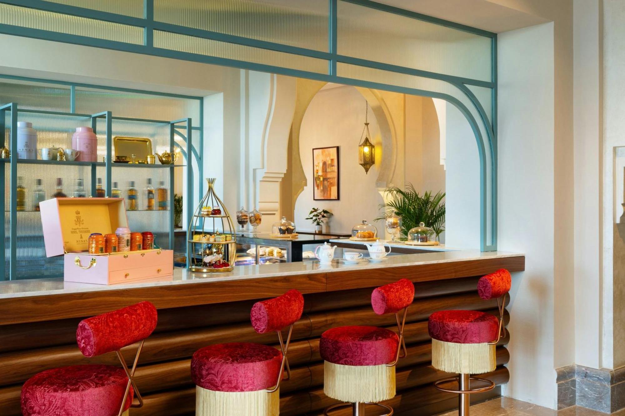 Ajman Saray, A Luxury Collection Resort, Ajman Exterior photo The bar at the hotel