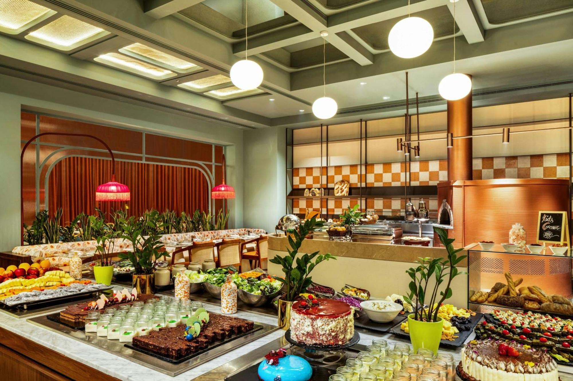 Ajman Saray, A Luxury Collection Resort, Ajman Exterior photo The buffet at the hotel